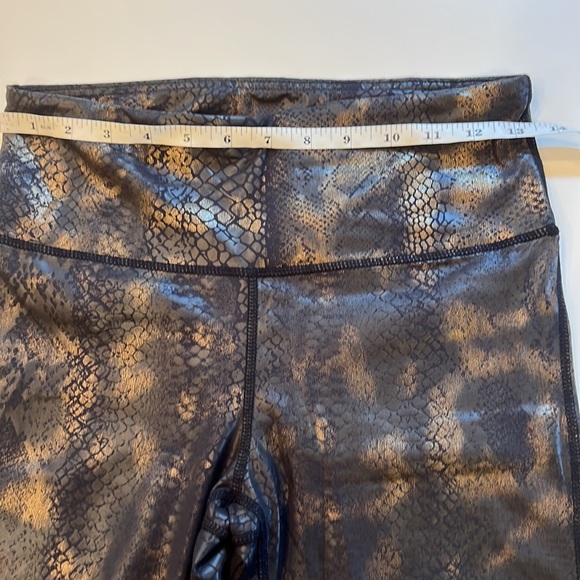 Mano b faux snake skin foil black metallic leggings size Medium ECU athleisure - Picture 8 of 8
